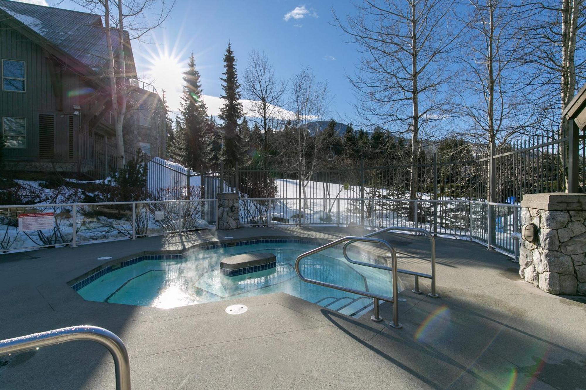 The Aspens By Whistler Premier Apartment Bagian luar foto