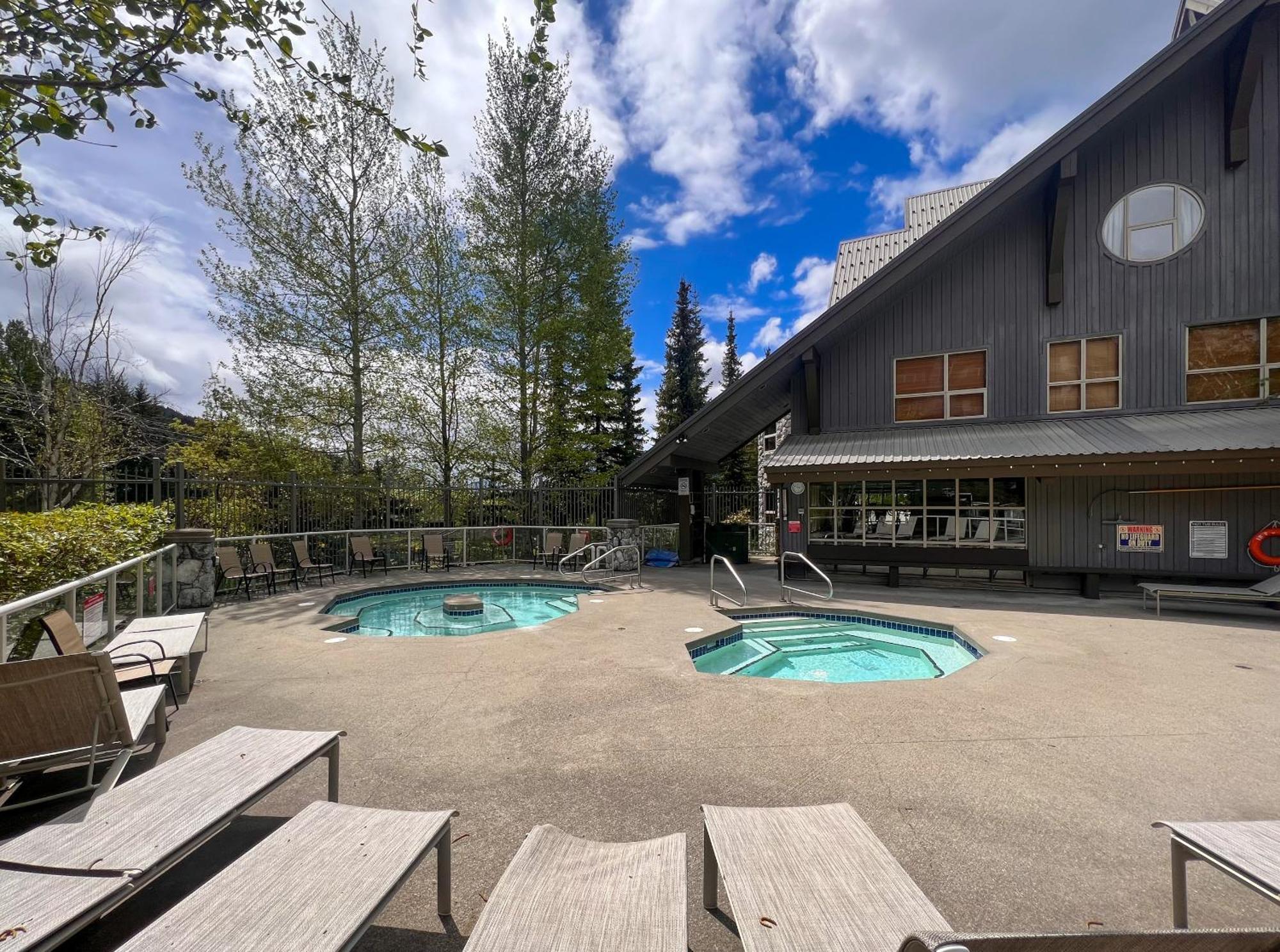 The Aspens By Whistler Premier Apartment Bagian luar foto
