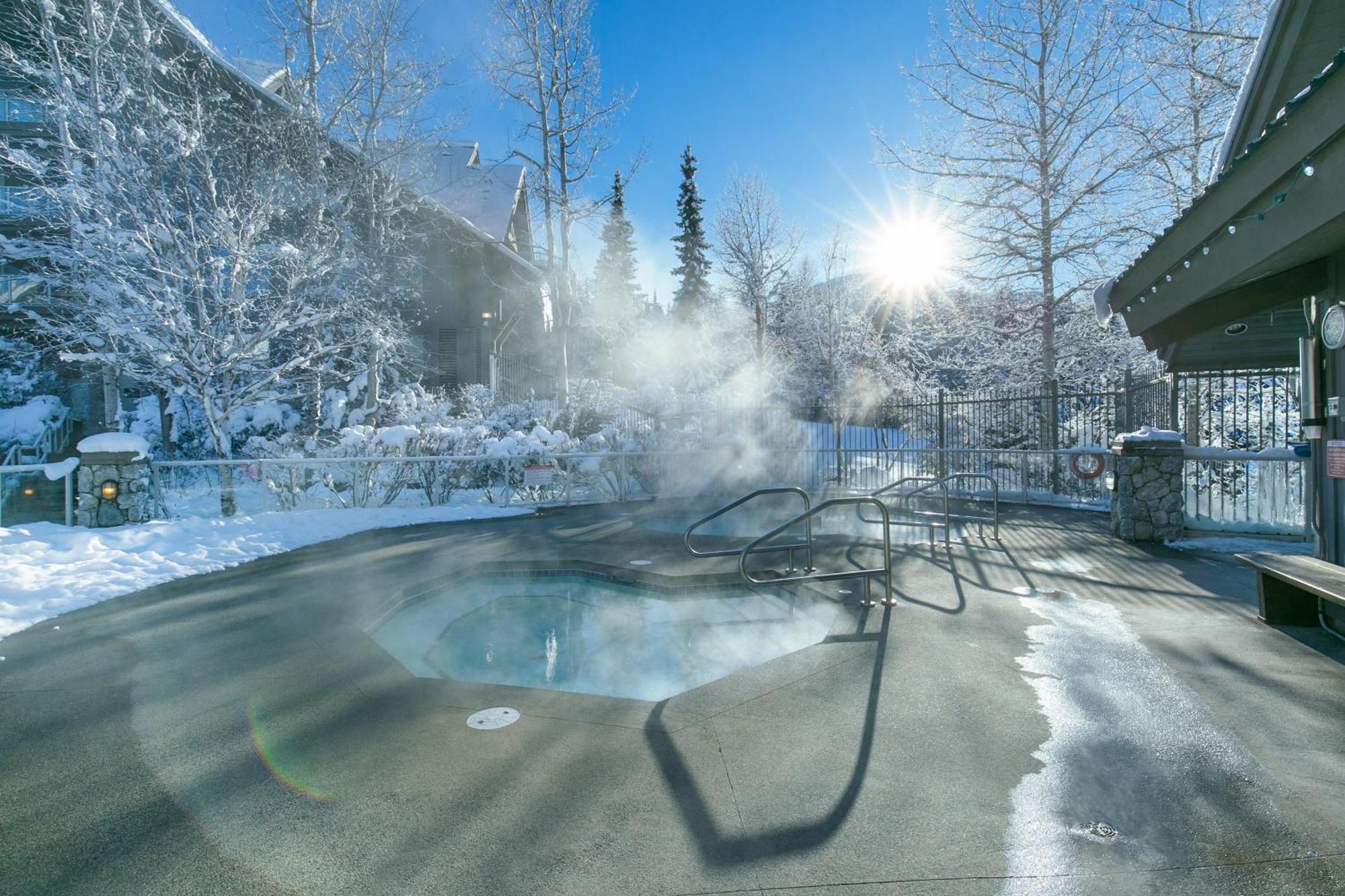 The Aspens By Whistler Premier Apartment Bagian luar foto